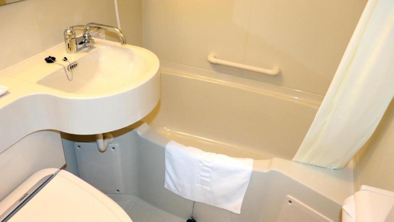 Toyoko Inn Shin-Yokohama Ekimae Honkan Exterior photo