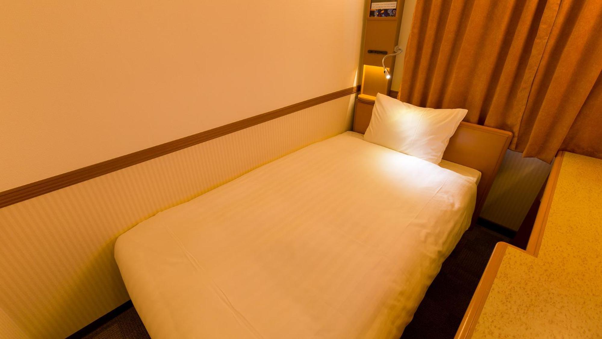 Toyoko Inn Shin-Yokohama Ekimae Honkan Room photo